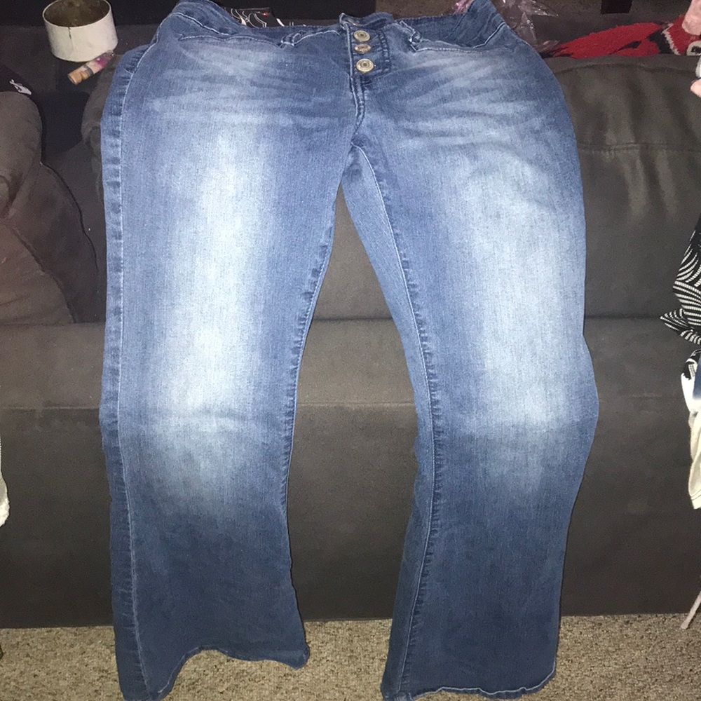 High waist blue jeans.